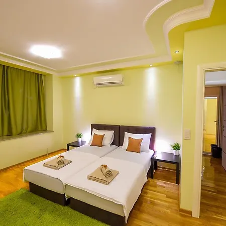 Sweet House Politika