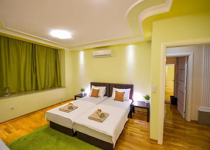 Sweet House Politika