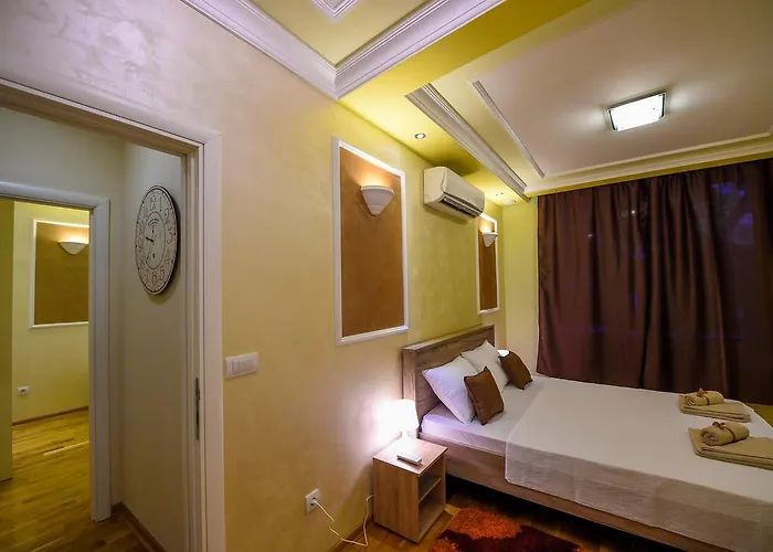 Sweet House Politika